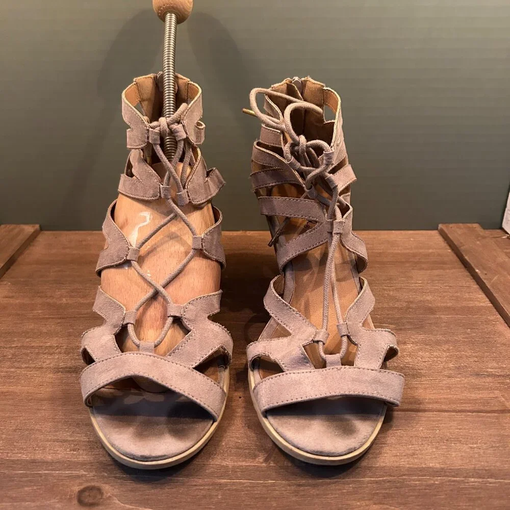 Qupid Womens Beige Open Toe Lace Up 2.75